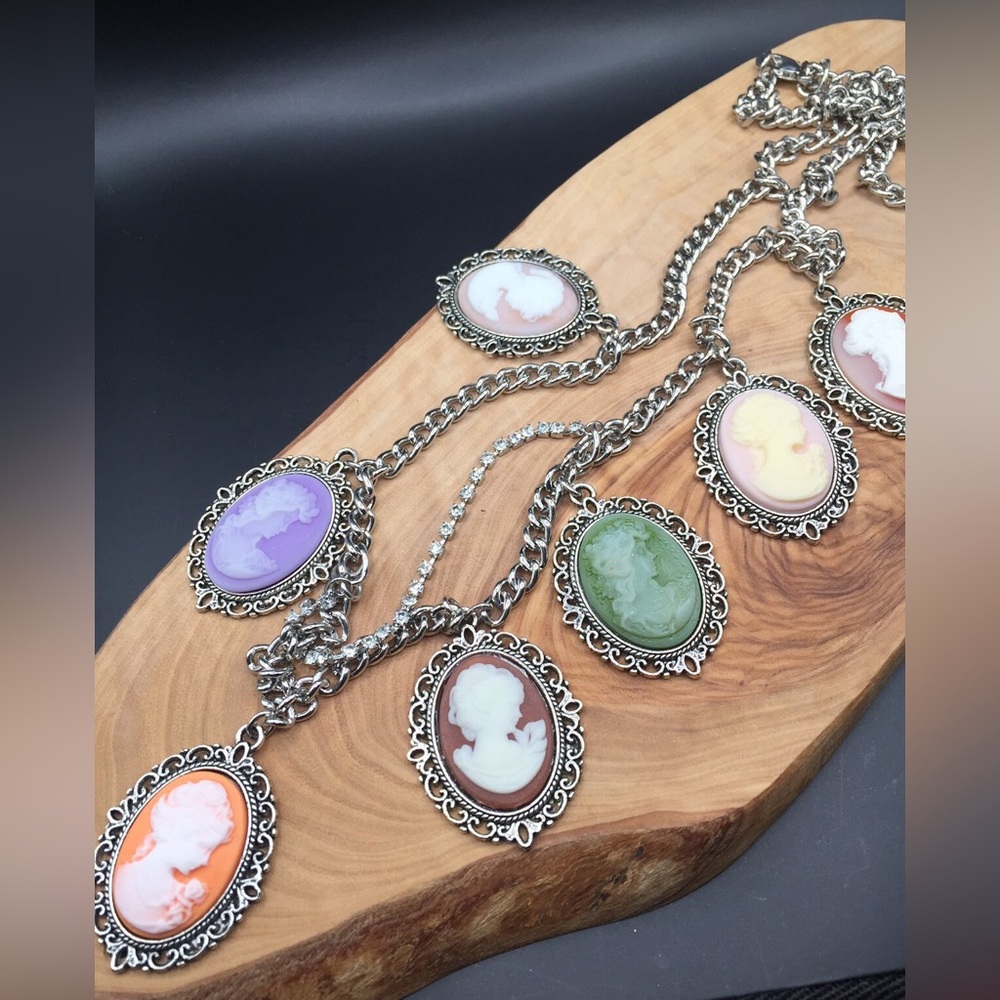 Multi cameo necklace (new)